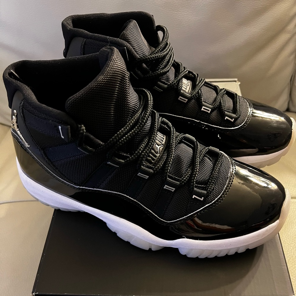 Air Jordan 11 Retro - black